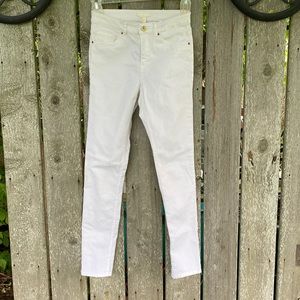 White Jeans H&M size 6 Summer essential in great condition!